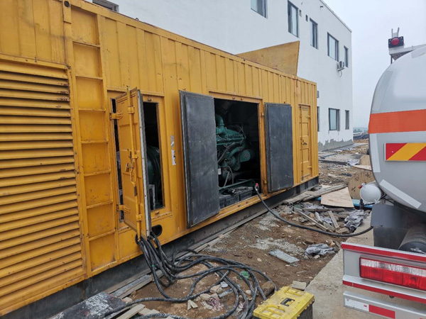 南芬如何在发电机出租合同中约定设备的维修和保养责任？