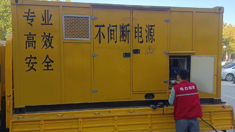 南芬柴油发电机组和UPS电源配合使用时，如何避免切换过程中的电力中断？